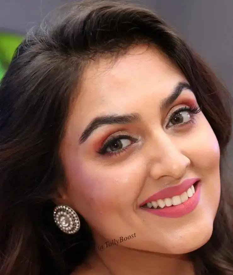 Gorgeous Indian TV Girl Ananya Soni Smiling Face Close Up